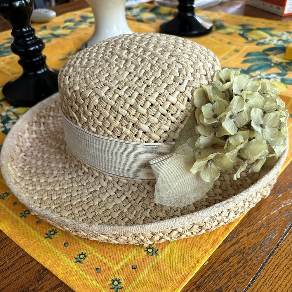 Stunning Vintage Woven Straw Hat with Hydrangea and Chiffon Band EUC! - Picture 7 of 7